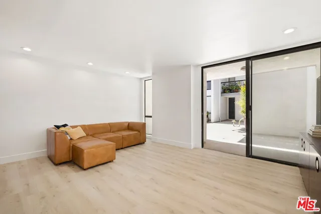 $849,000 | 906 North Doheny Drive, Unit 304, West Hollywood, CA 90069