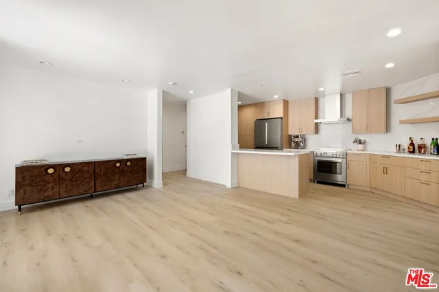 $849,000 | 906 North Doheny Drive, Unit 304, West Hollywood, CA 90069