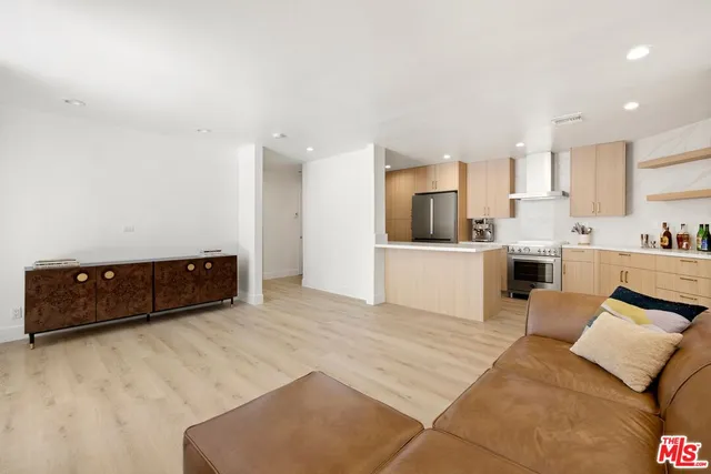 $849,000 | 906 North Doheny Drive, Unit 304, West Hollywood, CA 90069