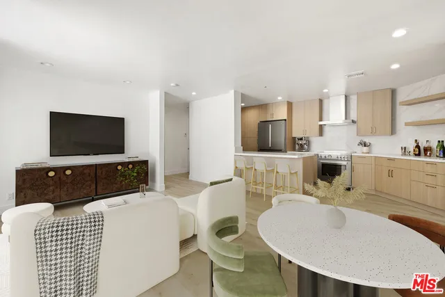 $849,000 | 906 North Doheny Drive, Unit 304, West Hollywood, CA 90069