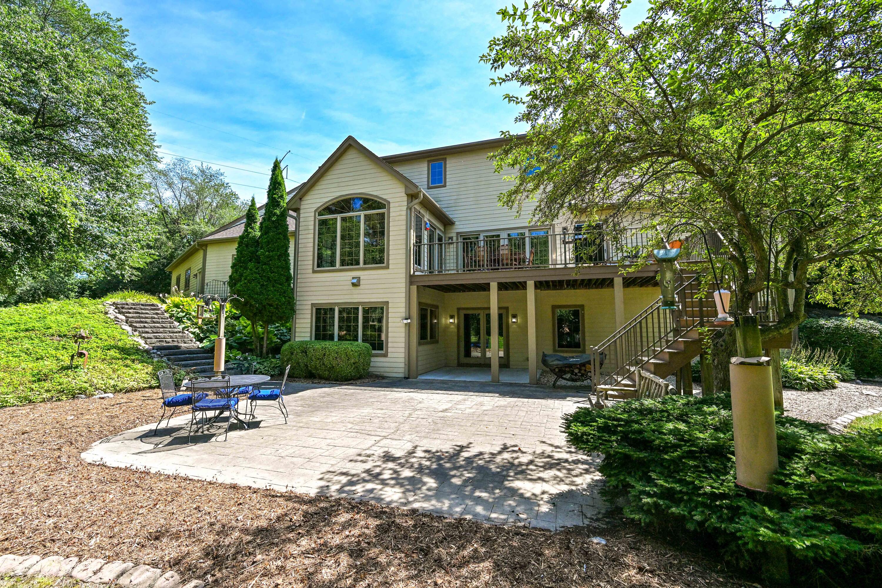 8510 Hawthorne Road Mequon, WI 53097 - Photo 36 of 49 Back Exterior View