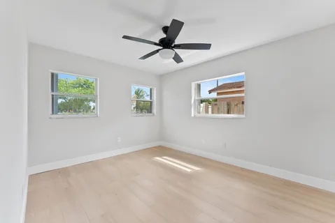 a view of empty room with ceiling fan