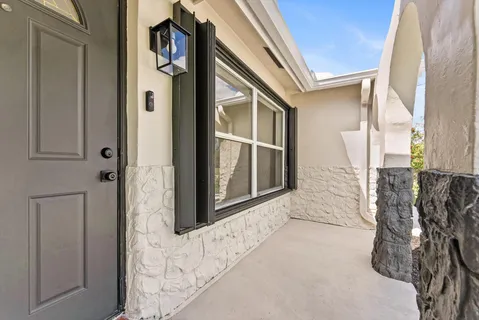 a view of an entryway of the house