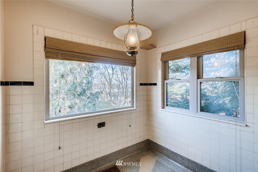 1523 Lake Avenue South Renton, WA 98055 - Photo 11 of 27 a view of empty room with wooden floor and fan
