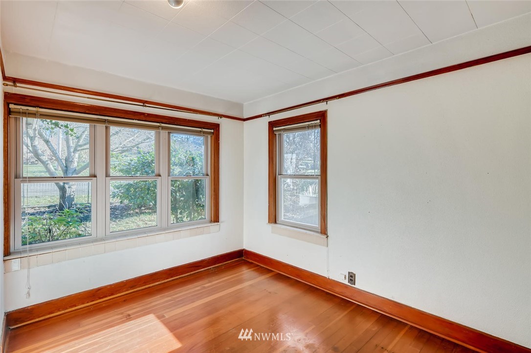 1523 Lake Avenue South Renton, WA 98055 - Photo 12 of 27 a view of an empty room with a window