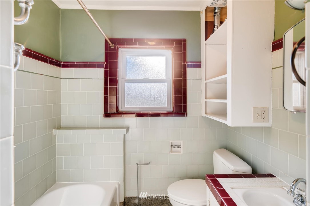 1523 Lake Avenue South Renton, WA 98055 - Photo 14 of 27 a bathroom with a toilet sink and mirror