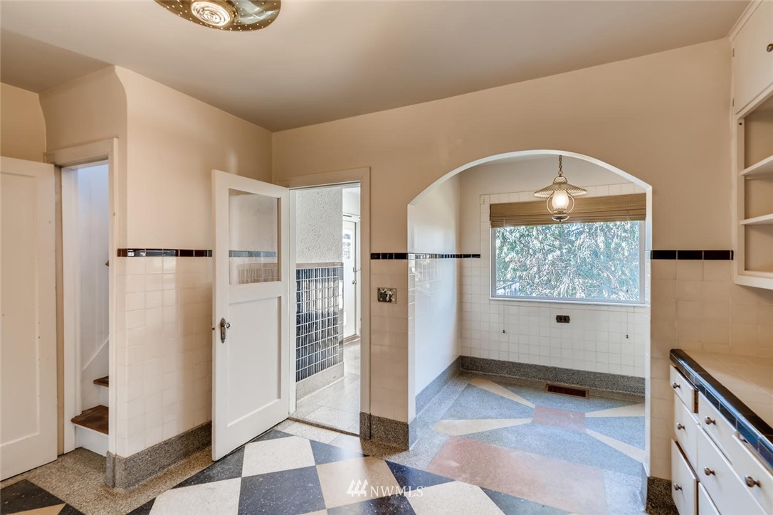 1523 Lake Avenue South Renton, WA 98055 - Photo 10 of 27 a view of entryway with window and cabinet