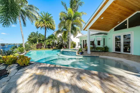 a view of outdoor space yard and porch