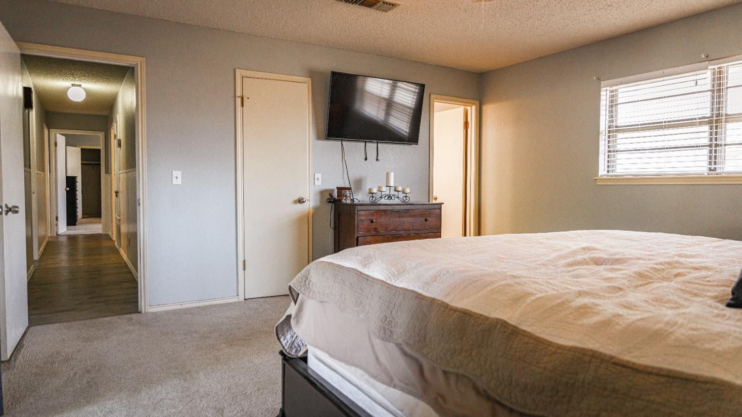 910 Southwest 10th Street Seminole, TX 79360 - Photo 15 of 40 Master bedroom view #2