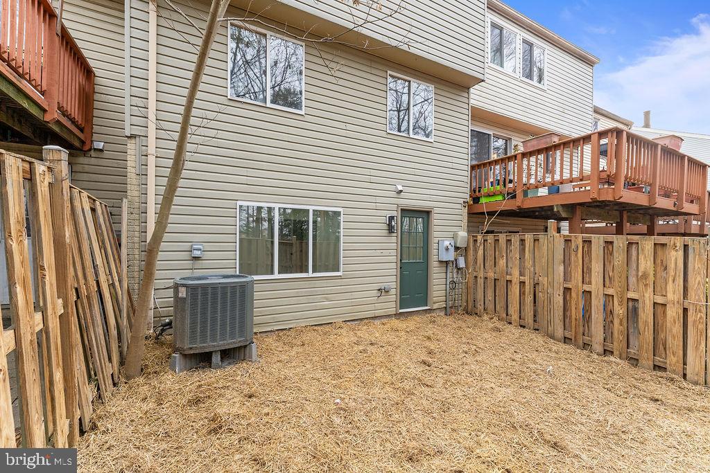 14743 Winding Loop Woodbridge, VA 22191 - Photo 27 of 36 a view of a house with wooden fence