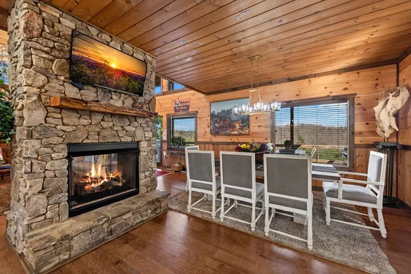 $1,395,000 | 406 Hope Drive, Blue Ridge, GA 30513