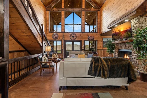 $1,395,000 | 406 Hope Drive, Blue Ridge, GA 30513