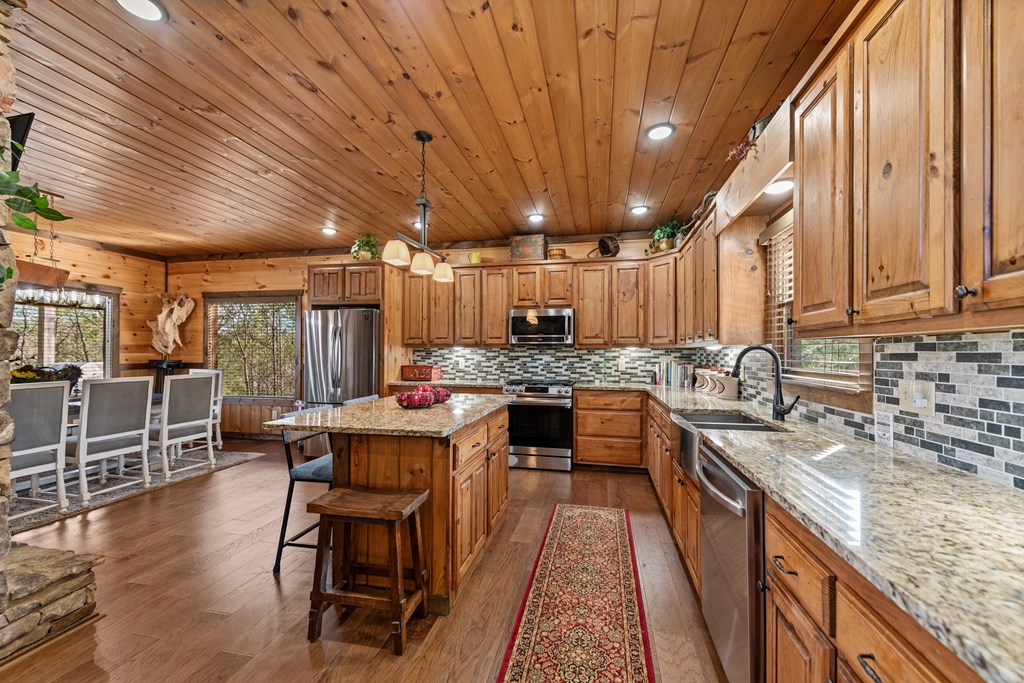 406 Hope Drive Blue Ridge, GA 30513 - Photo 10 of 73