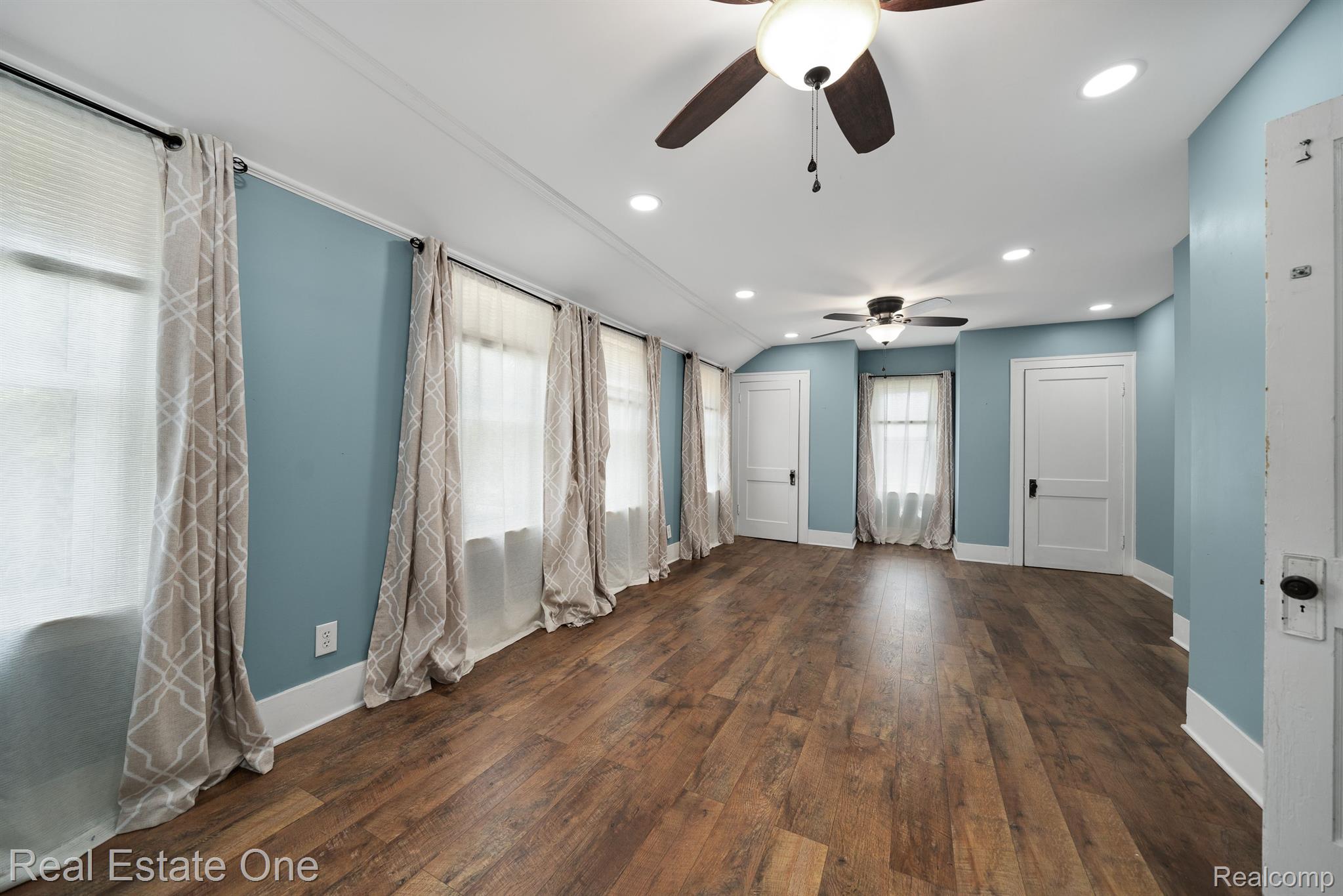 190 Chippewa Road Pontiac, MI 48341 - Photo 20 of 35 huge Primary Bedroom w/three cedar-lined closets