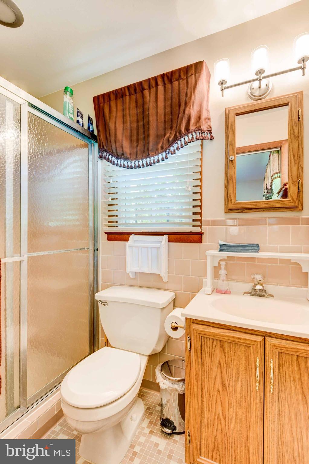 8456 Kenton Road Pasadena, MD 21122 - Photo 16 of 30 Bath (Master)