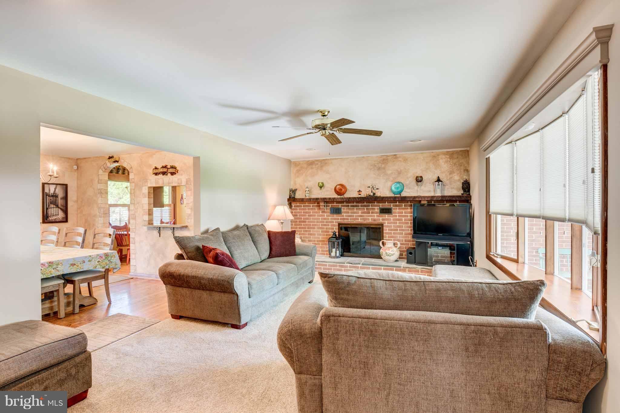 8456 Kenton Road Pasadena, MD 21122 - Photo 4 of 30 Open/Lots of Natural Light