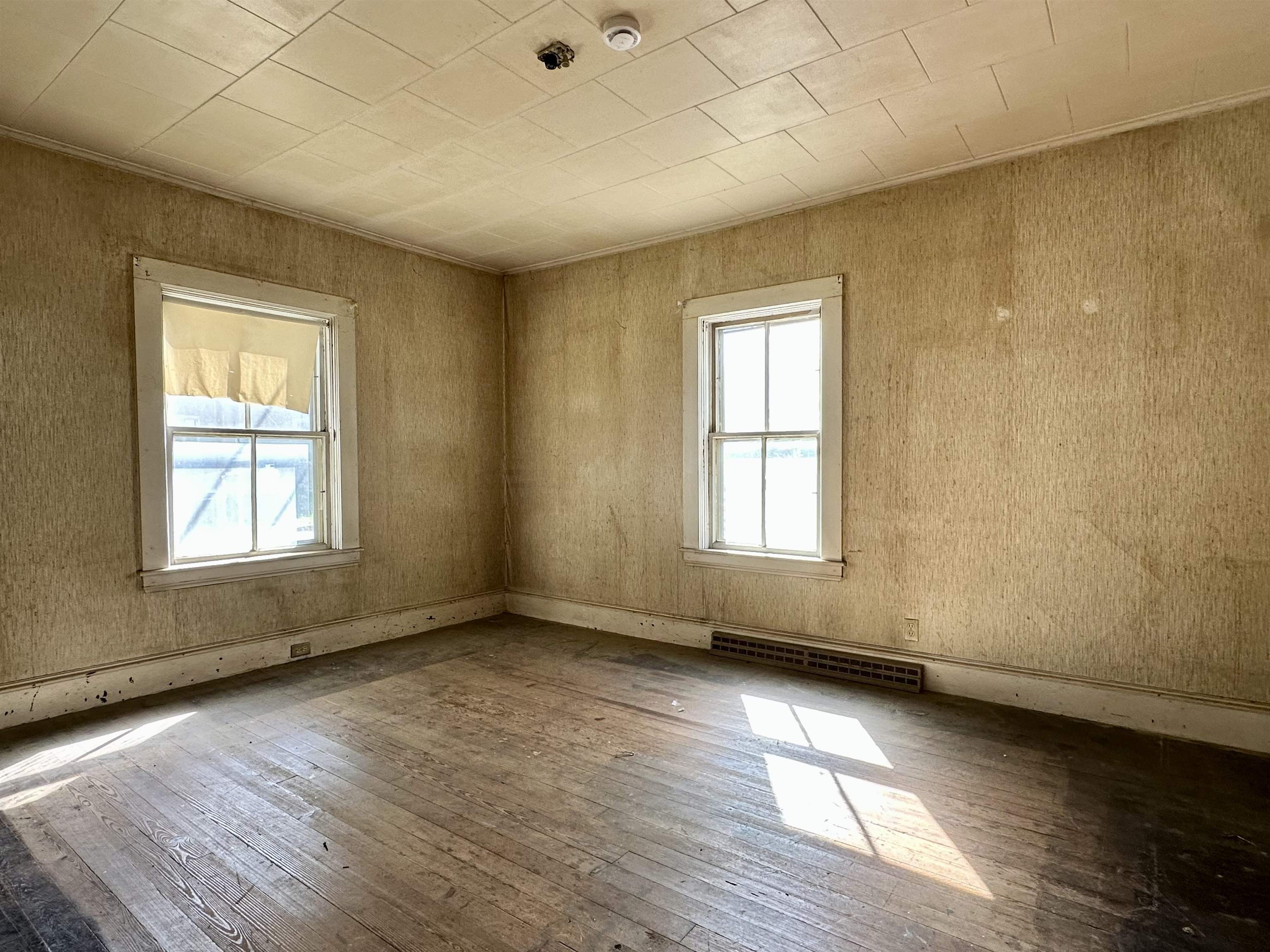 29 Hopkins Street Rutland, VT 05701 - Photo 12 of 18