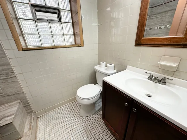 $1,575 | 2738 West Winnemac Avenue, Unit GDN, Chicago, IL 60625