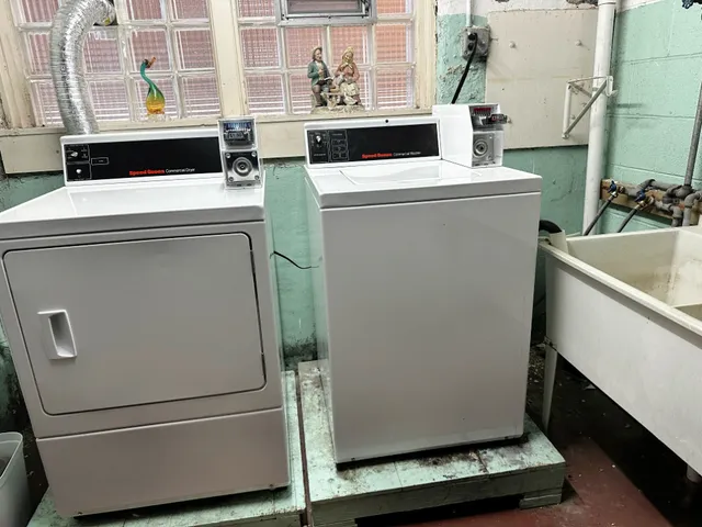 $1,575 | 2738 West Winnemac Avenue, Unit GDN, Chicago, IL 60625