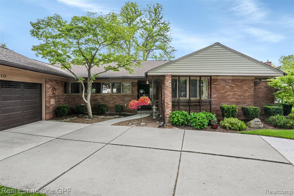 439 Barclay Road Grosse Pointe Farms, MI 48236 - Photo 4 of 47