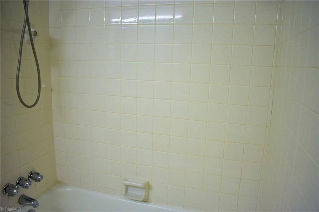410 Rockspring Road High Point, NC 27262 - Photo 20 of 30 Gallery Image 20
