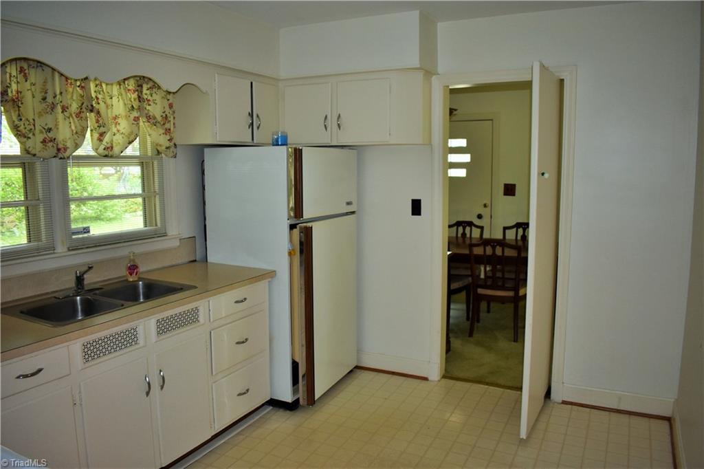 410 Rockspring Road High Point, NC 27262 - Photo 7 of 30 Gallery Image 7