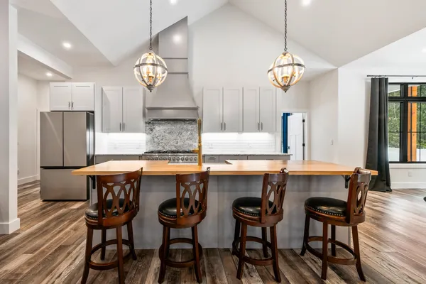 $985,000 | 123 Oxbow Lane, Conway, NH 03818