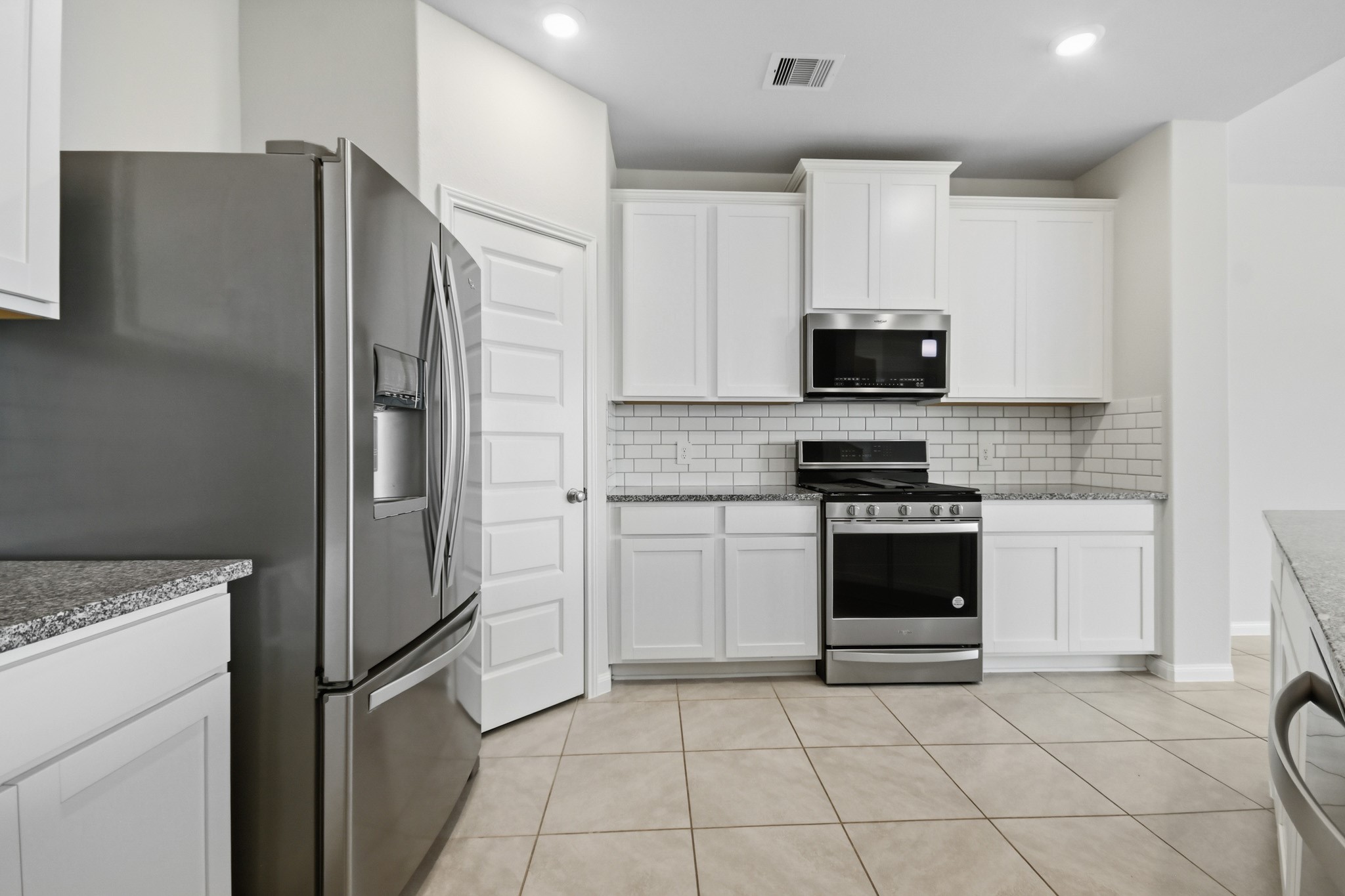 10723 Clfs Vw Drive Rosharon, TX 77583 - Photo 12 of 50 Stainless steel appliances in pristine condition are included!