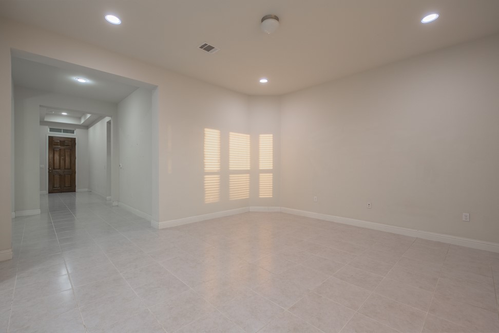 14928 Iveans Way Austin, TX 78717 - Photo 13 of 28 an empty room with windows and closet