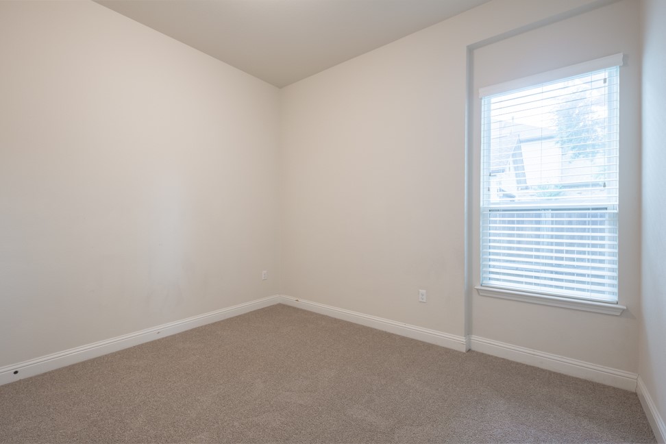 14928 Iveans Way Austin, TX 78717 - Photo 5 of 28 an empty room with a window