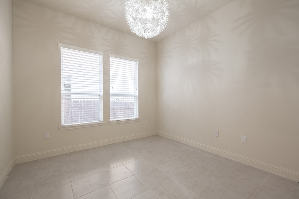 14928 Iveans Way Austin, TX 78717 - Photo 8 of 28 an empty room with a window