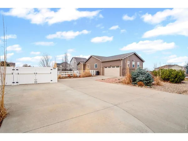 a view of residential houses