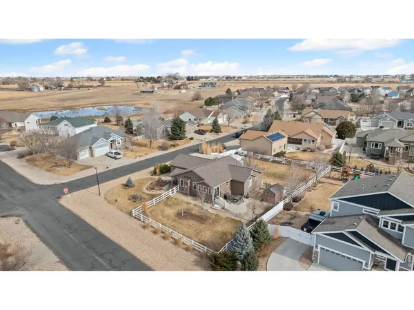 a black and white photo of a projector