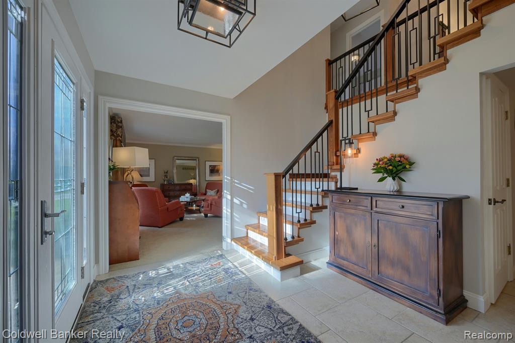 29314 Parkside Farmington Hills, MI 48331 - Photo 3 of 39