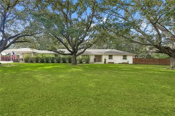 $620,000 | 110 Oak Drive, Covington, LA 70433