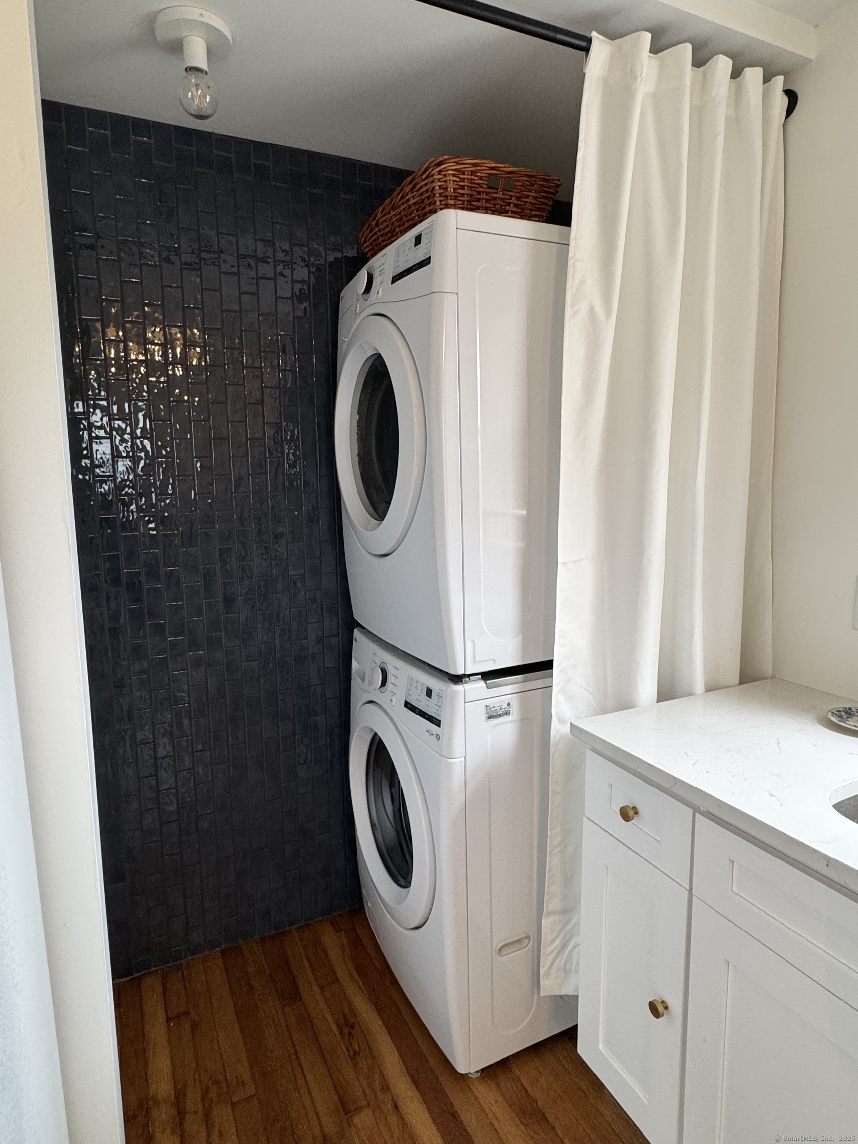 43 Hoyt Street New Canaan, CT 06840 - Photo 8 of 9