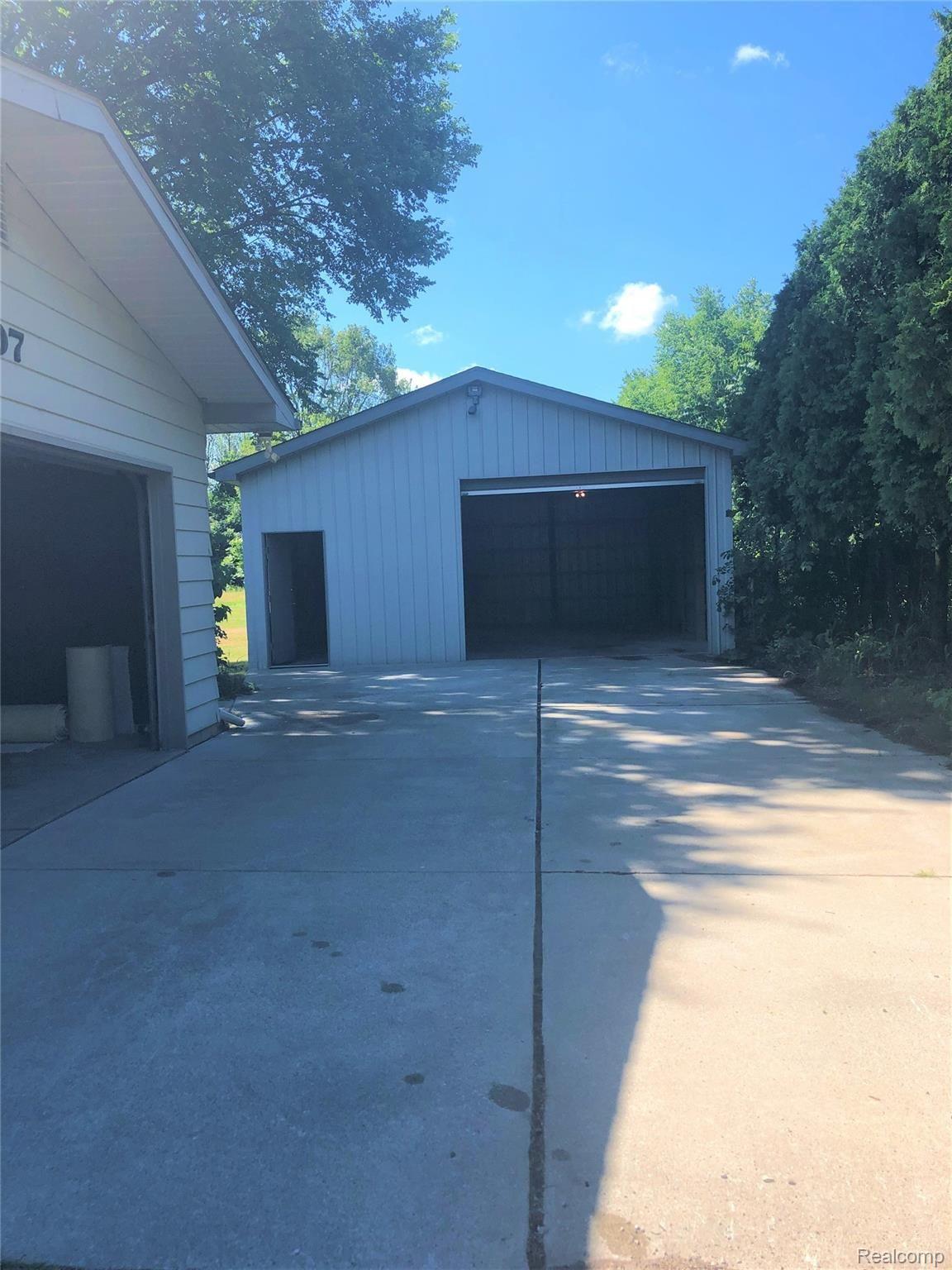 1207 Reid Road Flint, MI 48507 - Photo 39 of 42 19 Pole Barn a.jpg