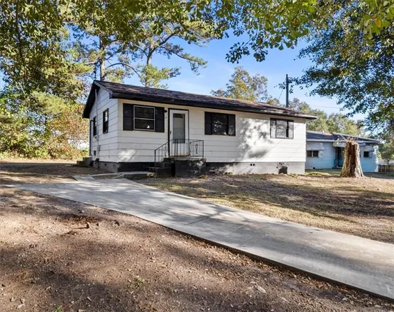 a view of a house with a yard