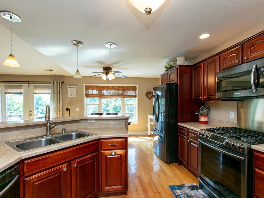 195 Hawke Crest Road Hendersonville, NC 28792 - Photo 10 of 29 Gallery Image 10