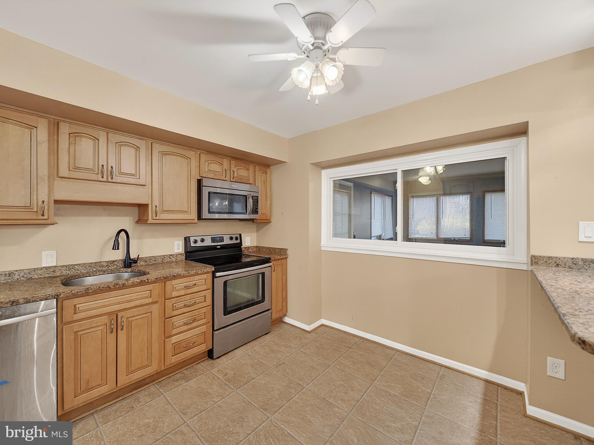 9315 Lees Ridge Road Warrenton, VA 20186 - Photo 25 of 51 a kitchen with stainless steel appliances granite countertop a stove a sink and a refrigerator