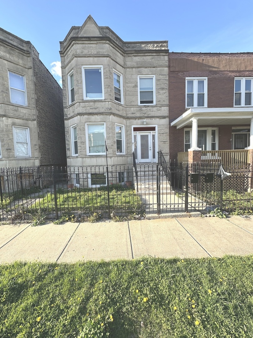 4424 West Congress Parkway Chicago, IL 60624 - Photo 2 of 12