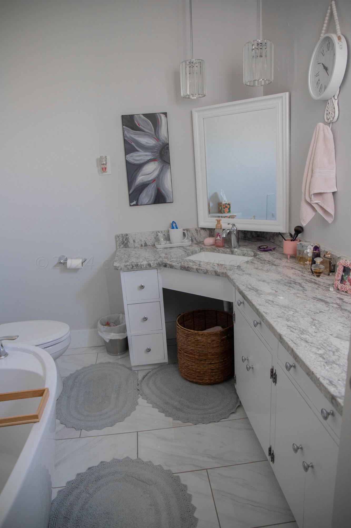 1105 Main Street Panhandle, TX 79068 - Photo 20 of 38 Master Bath
