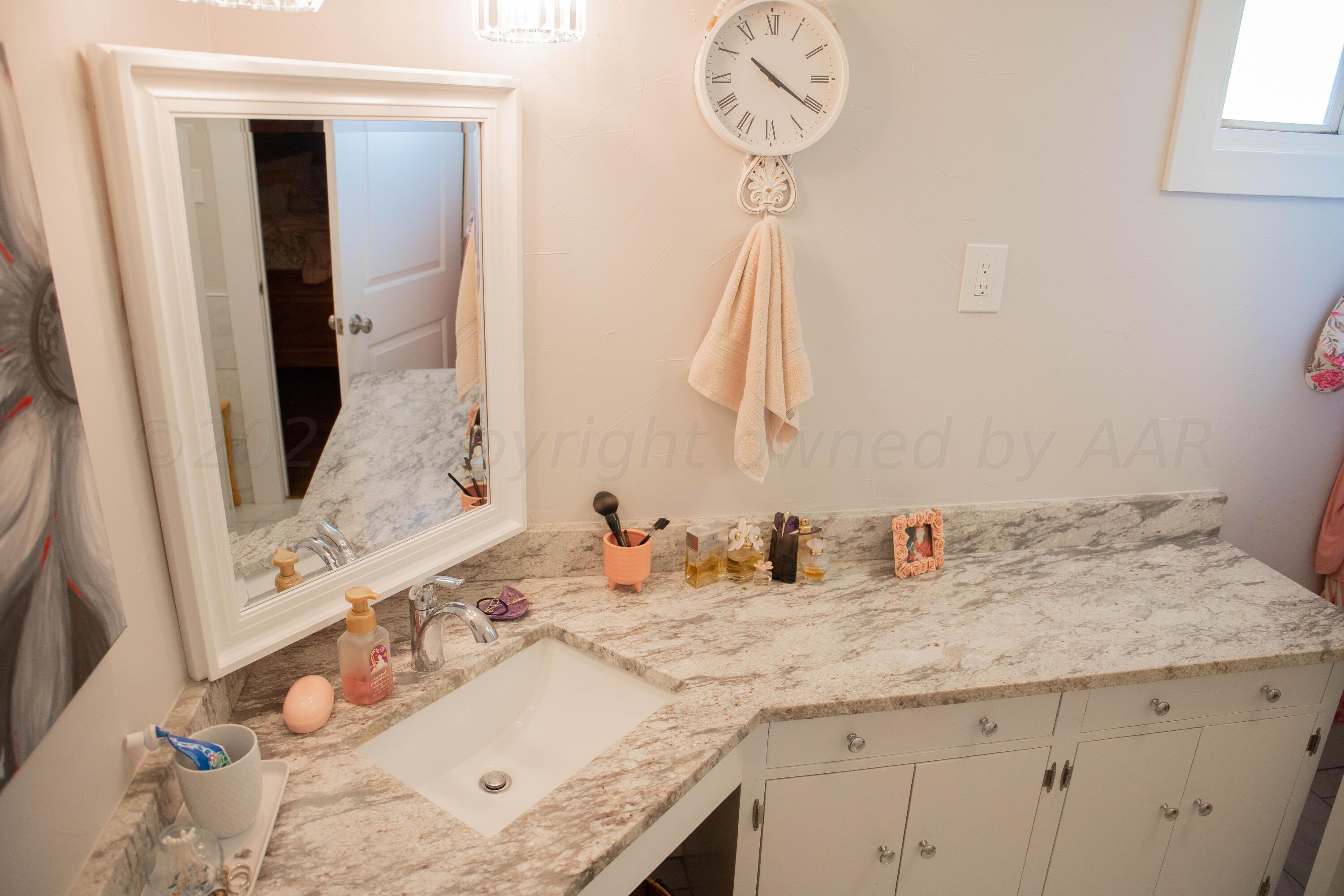 1105 Main Street Panhandle, TX 79068 - Photo 23 of 38 Master Bath 4