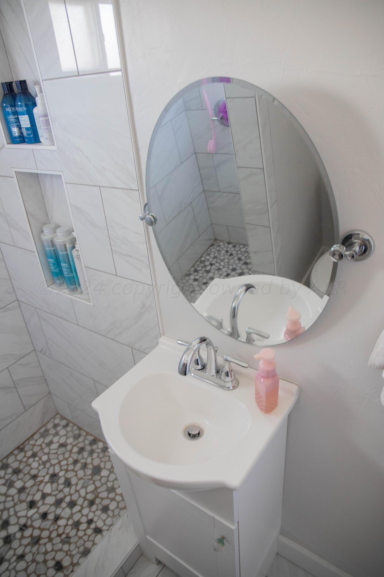 1105 Main Street Panhandle, TX 79068 - Photo 28 of 38 Hall Bath