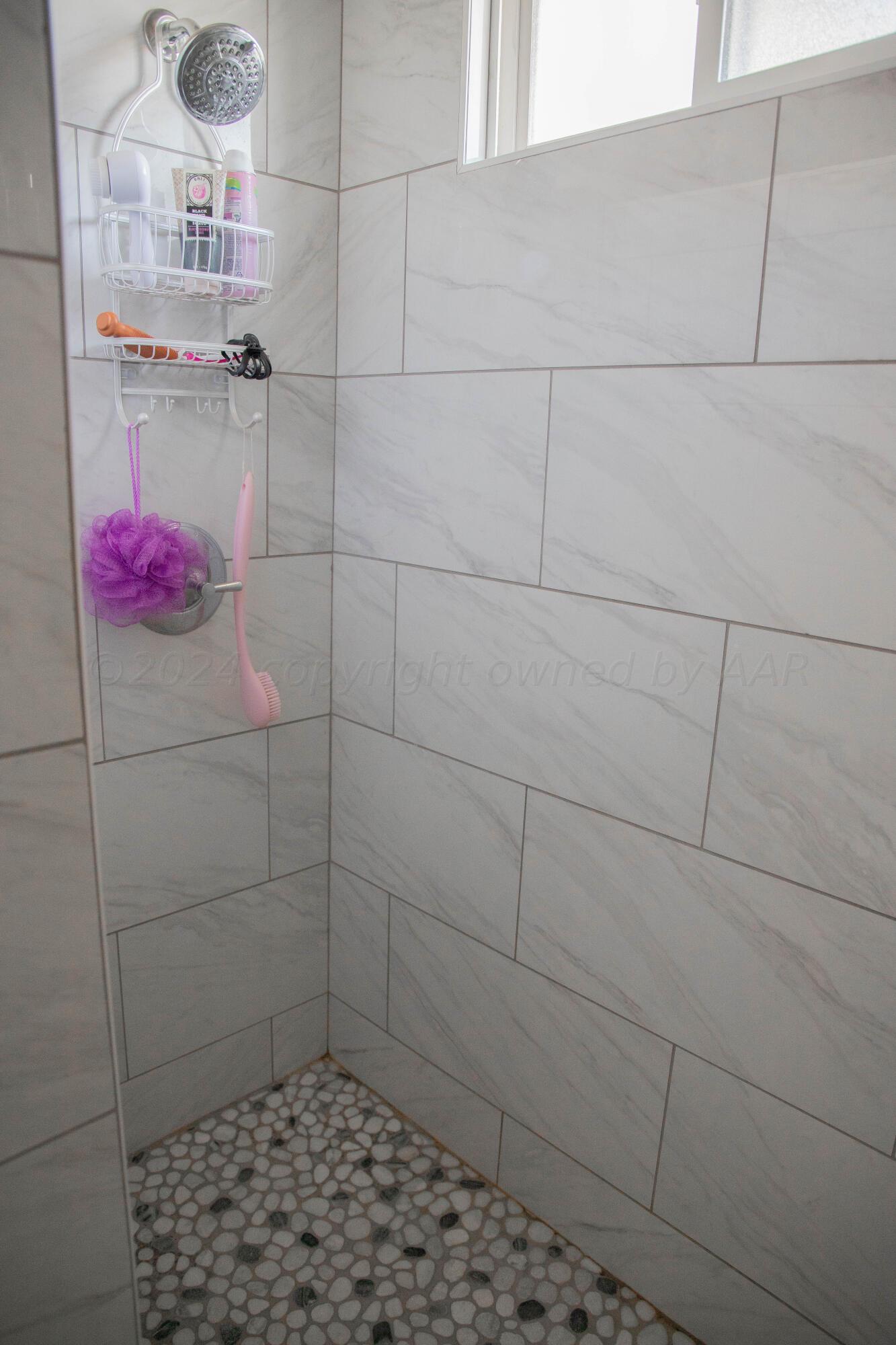 1105 Main Street Panhandle, TX 79068 - Photo 29 of 38 Hall Bath