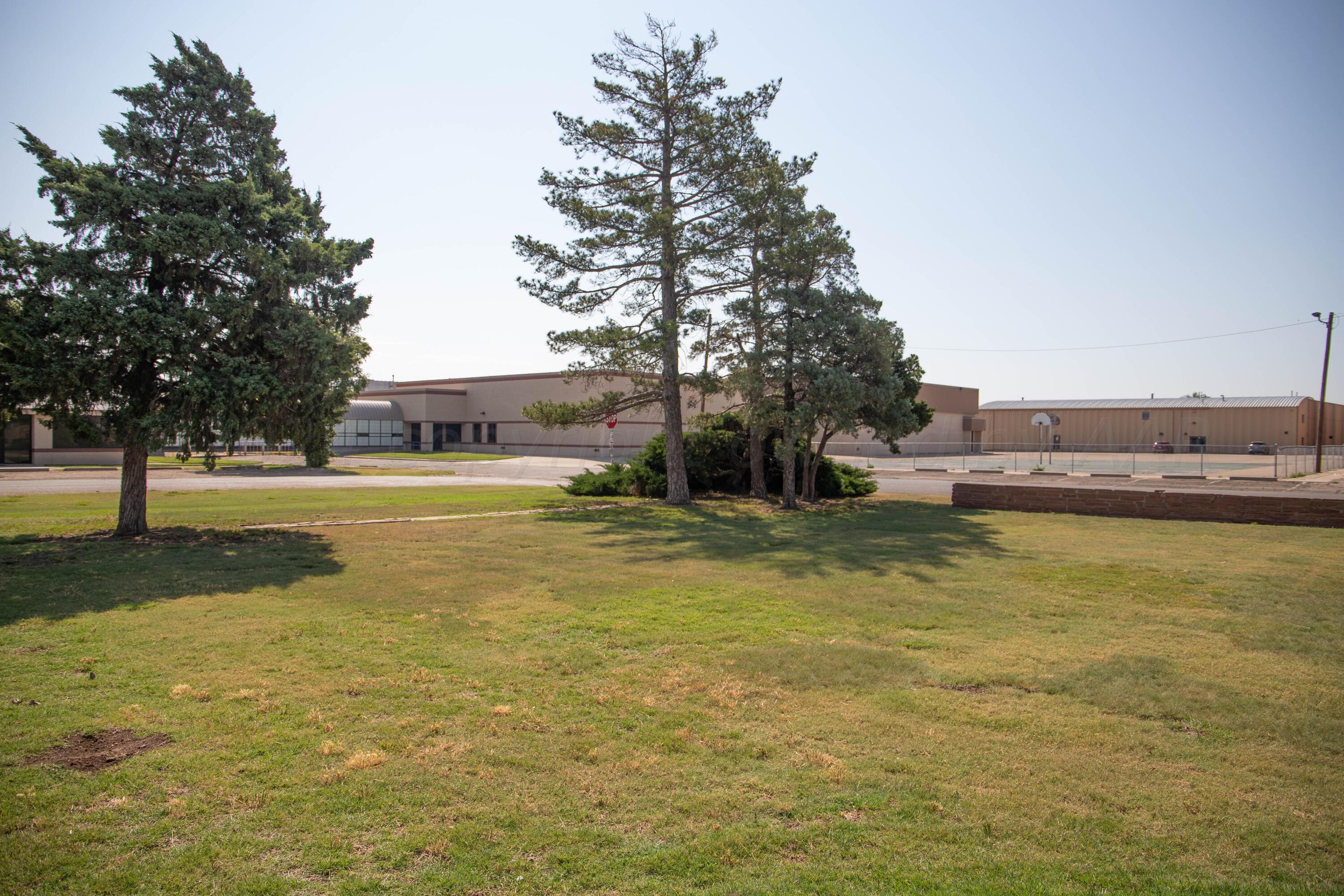 1105 Main Street Panhandle, TX 79068 - Photo 7 of 38 Side Yard
