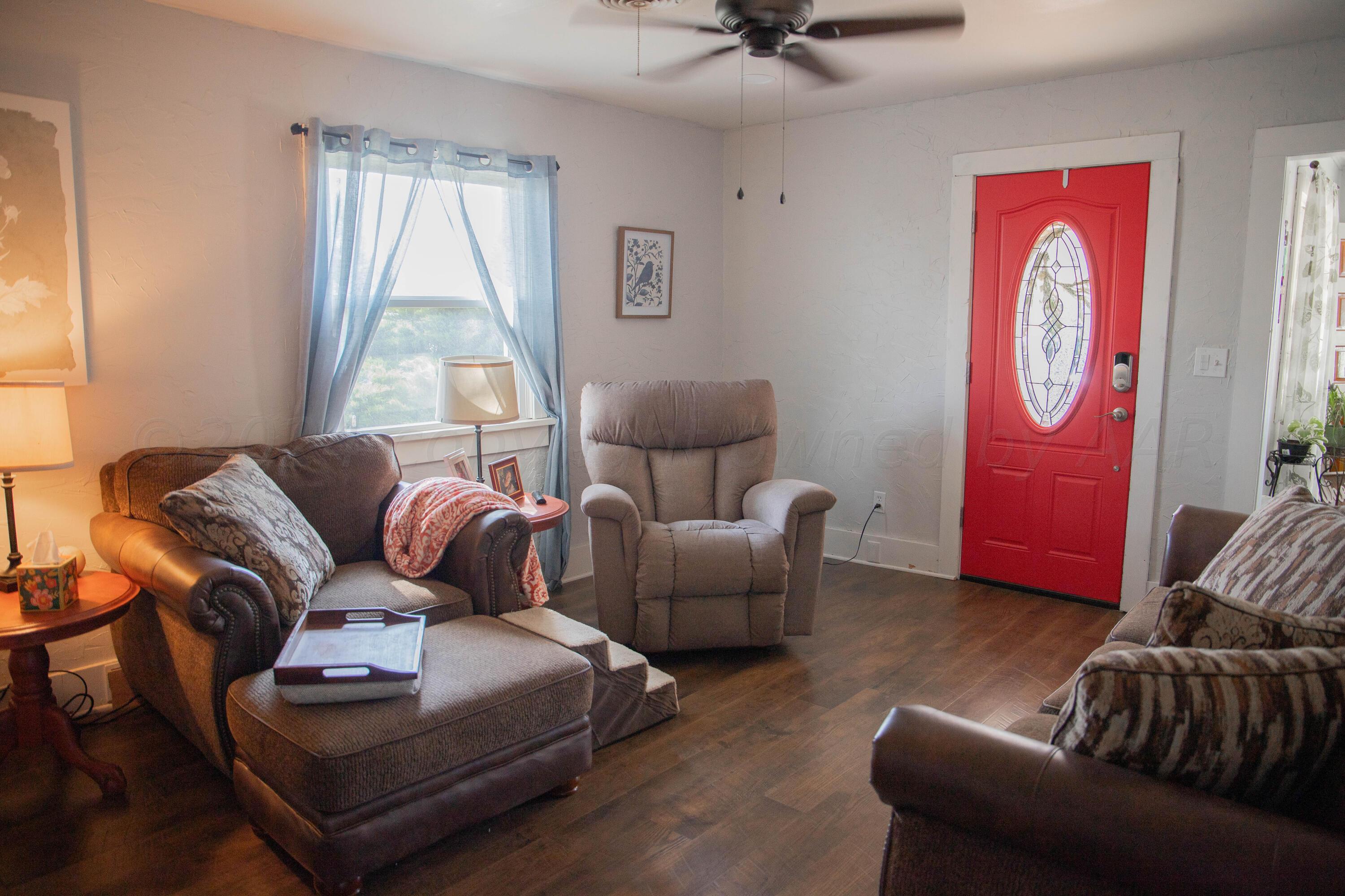 1105 Main Street Panhandle, TX 79068 - Photo 9 of 38 Living