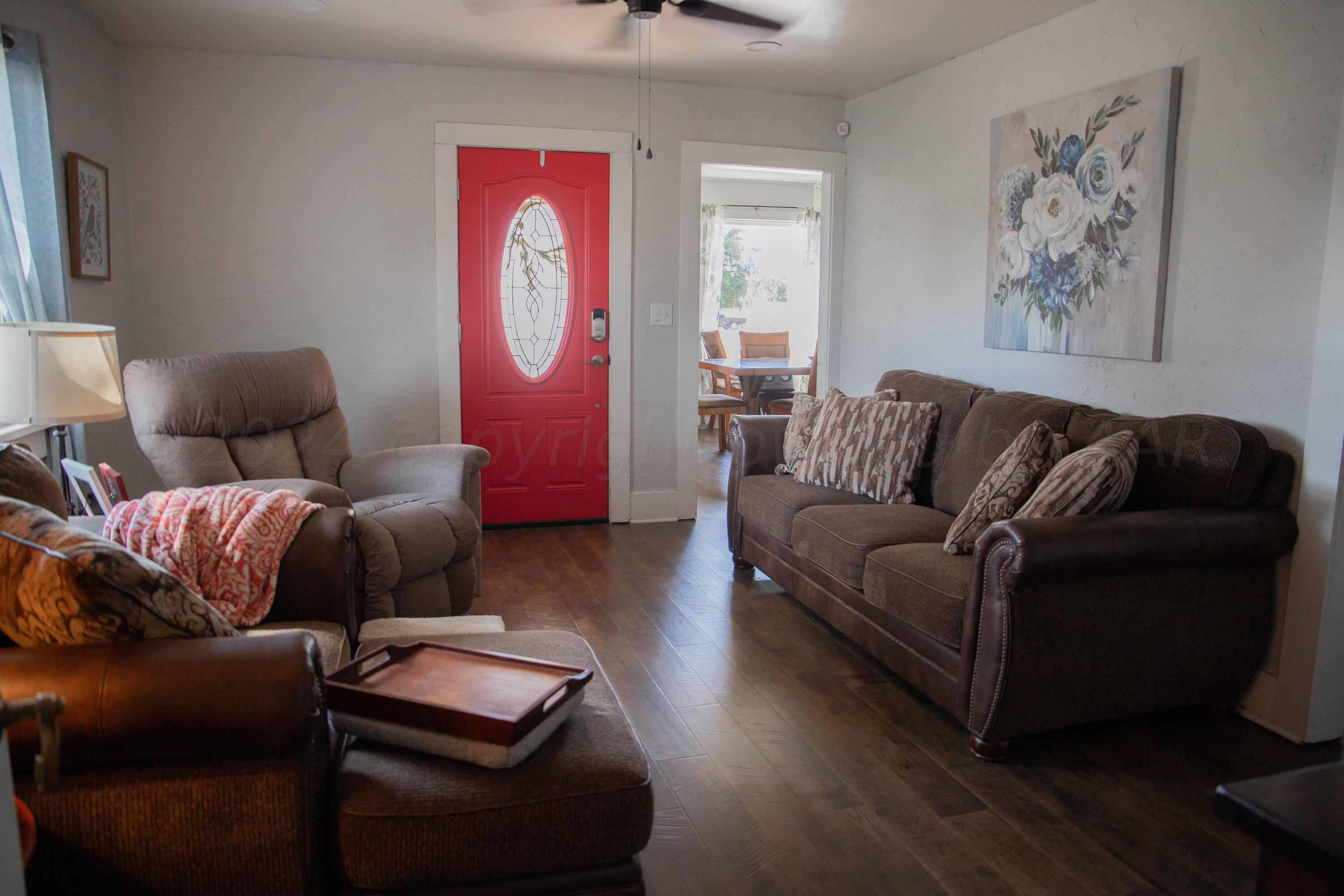 1105 Main Street Panhandle, TX 79068 - Photo 10 of 38 Living