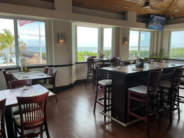 a room with lots of tables and chairs