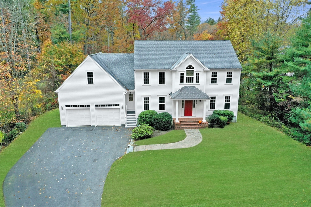 a view of a yard in front of house